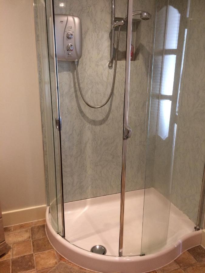 אבריסטוויט Llyswen Large Bedroom In Top Part Of Bungalow With Garden View And Balcony Sleeps Three מראה חיצוני תמונה